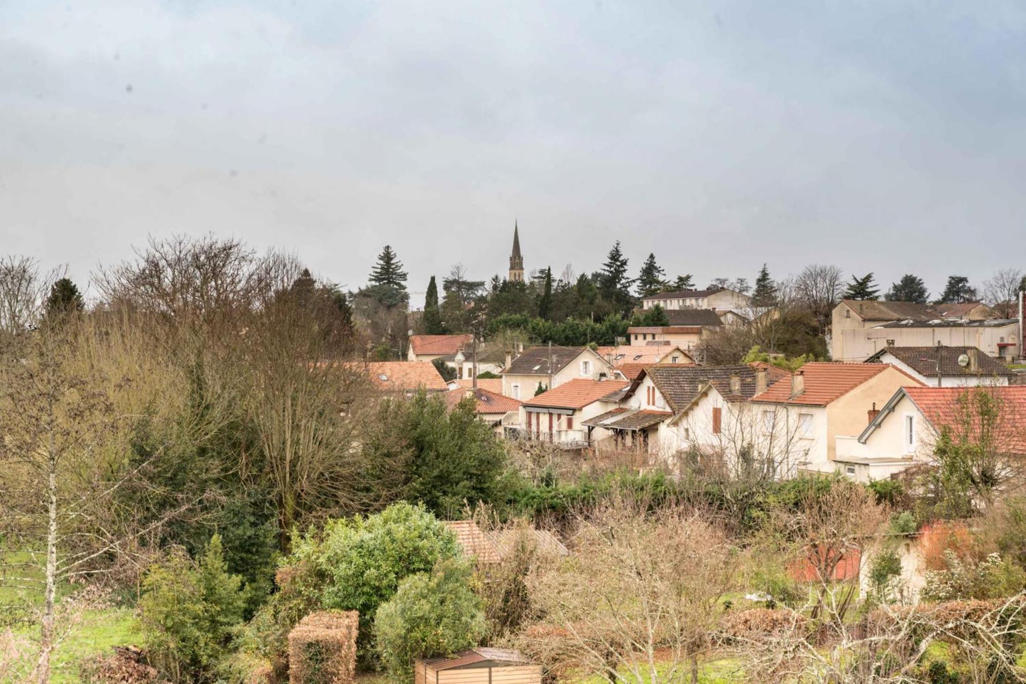 Le Ambroise - T3 Spacieux Et Calme Avec Parking Gratuit Bergerac Zimmer foto